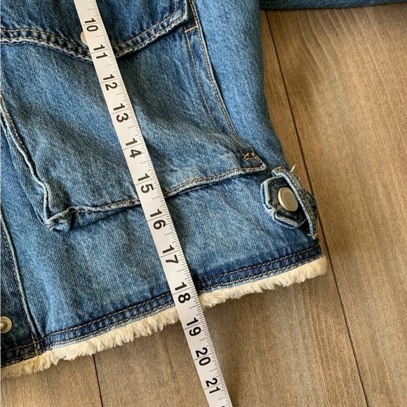 Blank NYC Crash Course Cropped Denim Jacket with Sherpa Lining blue size xs - Picture 8 of 8